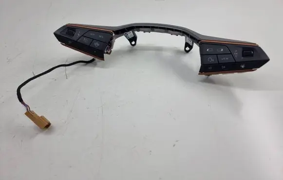 Steering wheel buttons/switches