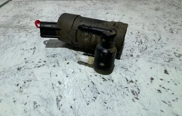 Volvo XC90 Windscreen/windshield washer pump 1S7117K624