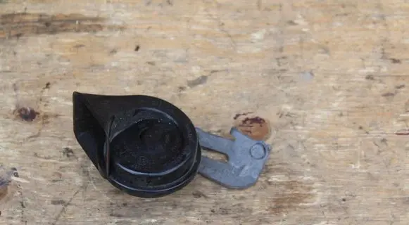 Audi A4 S4 B9 Horn signal 8W0951223 6033EB2415 L073218L8