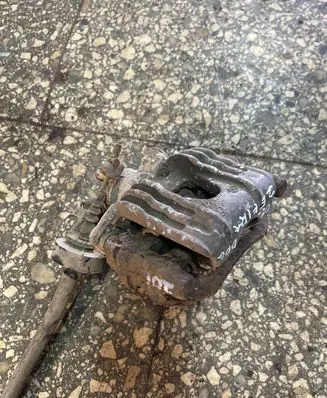 Opel Zafira A Rear brake caliper