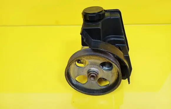 Peugeot Partner Power steering pump