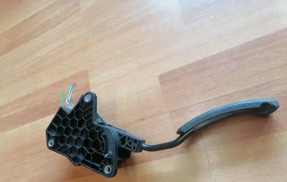 Renault Laguna III Accelerator throttle pedal 180050004R 0280755089