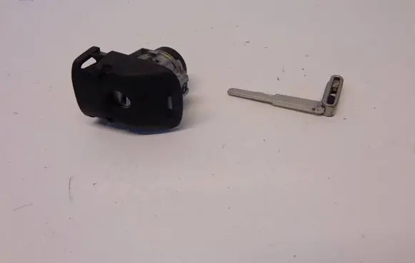 Volvo XC70 Coupe door lock (next to the handle) 56895263232