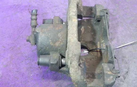 Front brake caliper