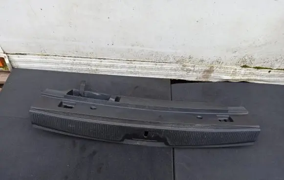 Trunk/boot sill cover protection