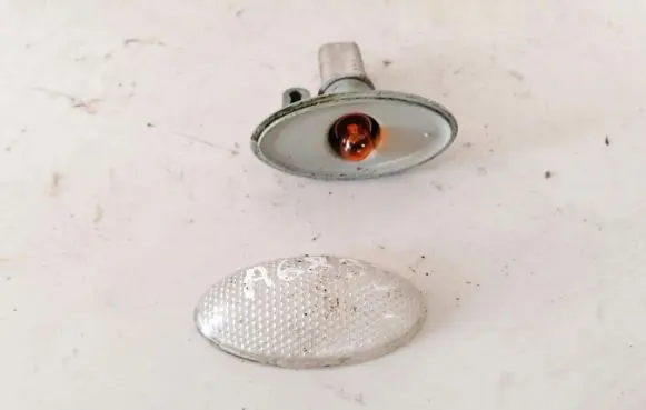 Citroen C3 Front fender indicator light