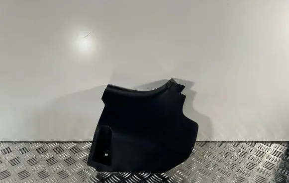 Foot area side trim