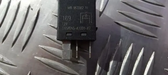 Volvo S40, V40 Other relay MB9533821L MB953382