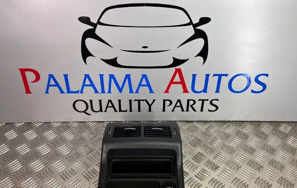 Jaguar XE Rear air vent grill GX7367448AA
