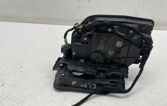 BMW X1 F48 F49 Front door lock 7281936