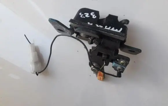 Mazda 323 Tailgate/trunk/boot lock/catch/latch