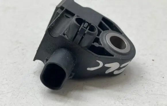 Mercedes-Benz C W205 Airbag deployment crash/impact sensor A2139051300 869108 17487