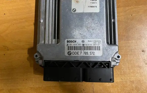 BMW 3 E46 Engine control unit/module 7790075 7789572 0281010565