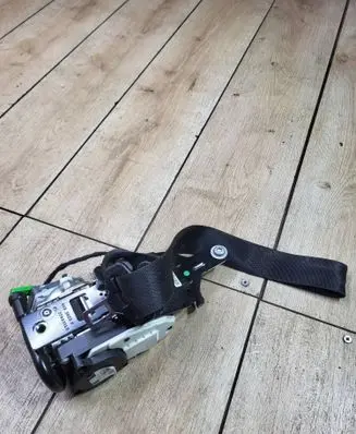 Mercedes-Benz C W204 Front seatbelt A2048601685