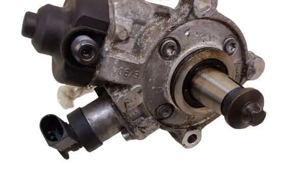 BMW 3 GT F34 Fuel injection high pressure pump 7823452 0445010519