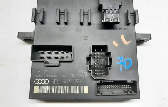 Audi A4 S4 B7 8E 8H Light module LCM 8E0907279L