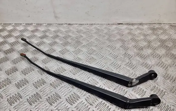 Toyota Avensis T250 Front wiper blade arm 11D6597
