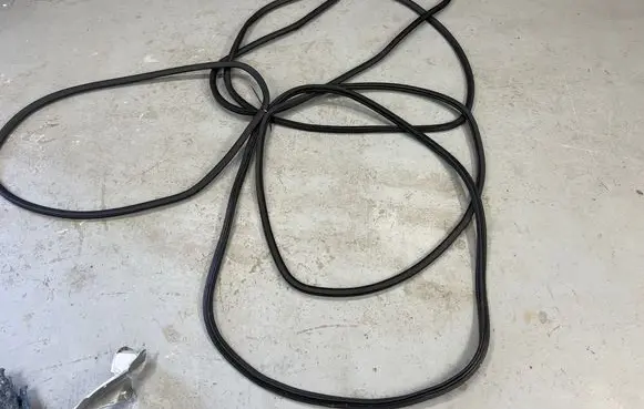 Opel Mokka B Rubber seal front door (on door) 