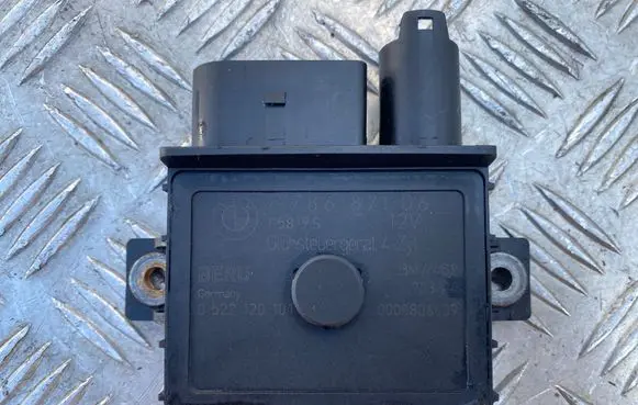 BMW 3 E46 Glow plug pre-heat relay 7786821 0000806409 0522120101