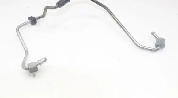 Toyota Avensis T270 Fuel injector supply line/pipe 