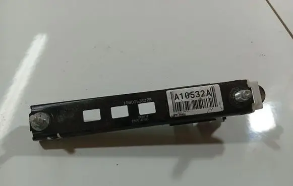 Opel Zafira A Seat belt adjustment rail 1990950661