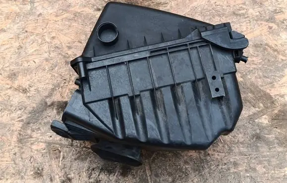 Audi A4 S4 B7 8E 8H Air filter 06E133835