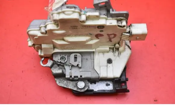 Seat Altea XL Front door lock 1P1837016