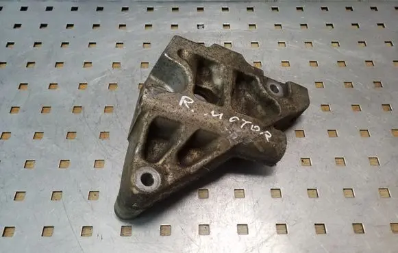 Chrysler Grand Voyager V Engine mounting bracket