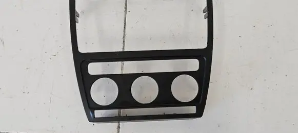Skoda Octavia Mk2 (1Z) Radio/GPS head unit trim 1Z0858069A 00101
