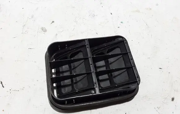 Nissan Qashqai Fender grill 8200003575