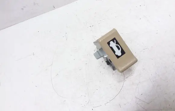 Honda CR-V Engine bonnet (hood) release handle