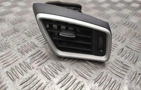 Nissan X-Trail T32 Dashboard side air vent grill/cover trim