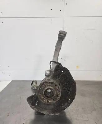 Front wheel hub spindle knuckle