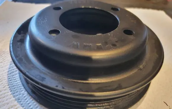 BMW 3 E36 Water pump pulley 2243682