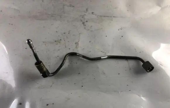 Nissan Patrol Y61 Fuel injector supply line/pipe 
