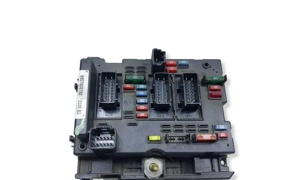 Peugeot 206 Fuse module 9657608780KASACJ 9657608780