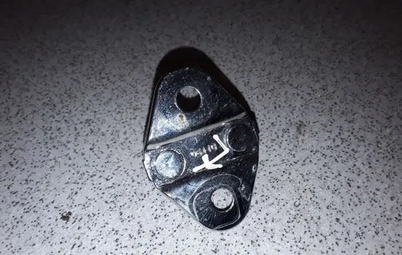 BMW 3 E46 Front door lock loop/hook striker 51218196035 8196035