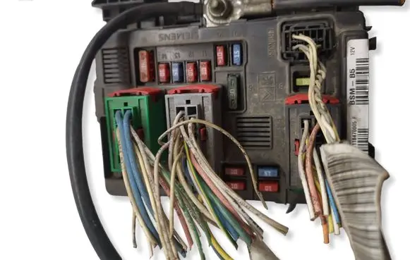 Citroen C5 Fuse module 9643498680 T118470005 138068743