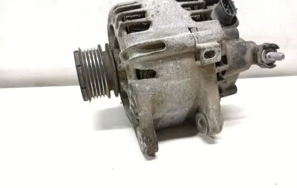 Hyundai i30 Generator/alternator 373002A600