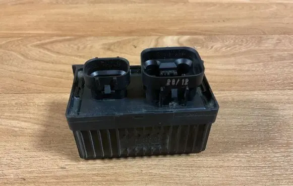 Opel Meriva B Glow plug pre-heat relay 55557761 51299045