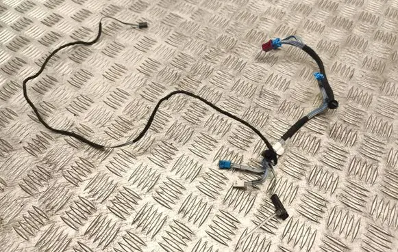 Mercedes-Benz C W204 Front door wiring loom A2045405210 A2048250201