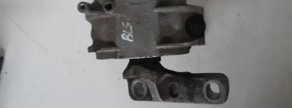 Volkswagen Golf V Engine mount bracket 1K0199262AS