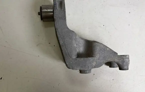 Ford Mustang VI Engine mounting bracket X05303A