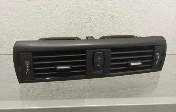 BMW 1 F20 F21 Dash center air vent grill 9207116
