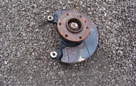 Iveco Daily 4th gen Front wheel hub spindle knuckle