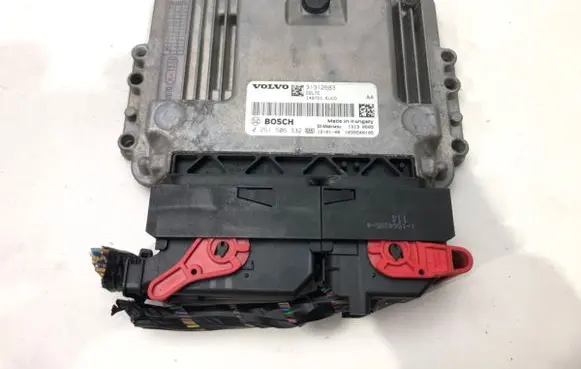 Volvo V70 Engine control unit/module ECU 313126830261S06332