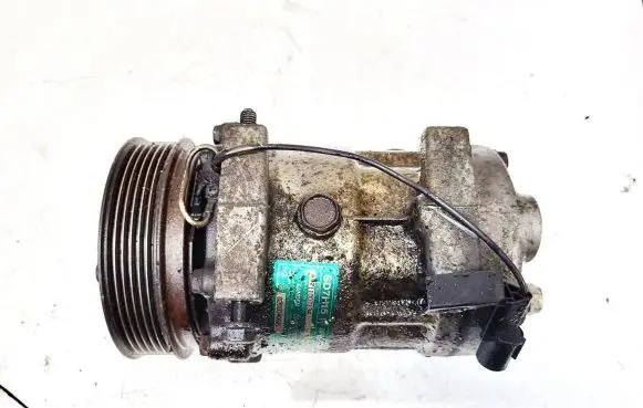 Mitsubishi Carisma Air conditioning (A/C) compressor (pump) 271107134 8200040681