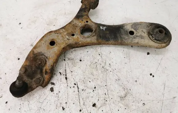 Toyota Avensis T270 Front lower control arm/wishbone