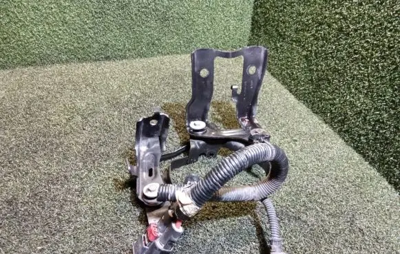 Renault Master III Power steering pump mounting bracket A0035475 QJ49