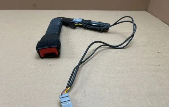 BMW 3 E92 E93 Front seatbelt buckle 9177772